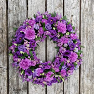 funeral wreath-funeral-sympathy flowers-florist torquay-paignton-torbay- lisianthus carnation wreath