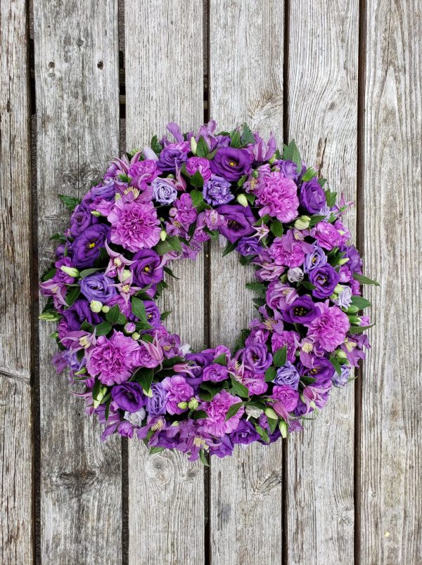 funeral wreath-funeral-sympathy flowers-florist torquay-paignton-torbay- lisianthus carnation wreath