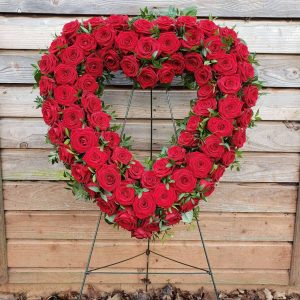 red rose heart on stand- florist- heart- torbay-torquay
