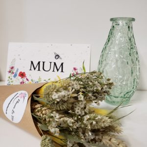 dried flowers-gift-vase-plantable card-greeting card-mum-flowers