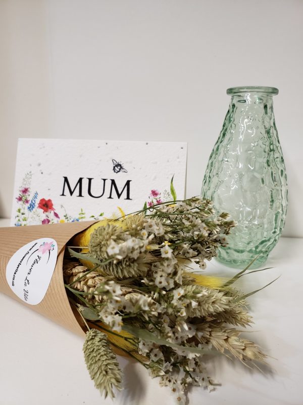 dried flowers-gift-vase-plantable card-greeting card-mum-flowers