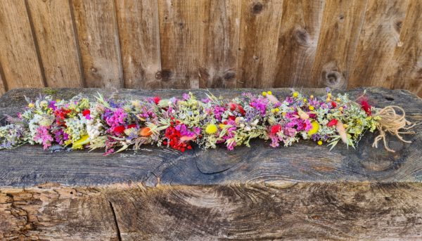 dried flower garland-colourful garland-dried flowers-wedding flowers-table centrepiece-table decor-home deror